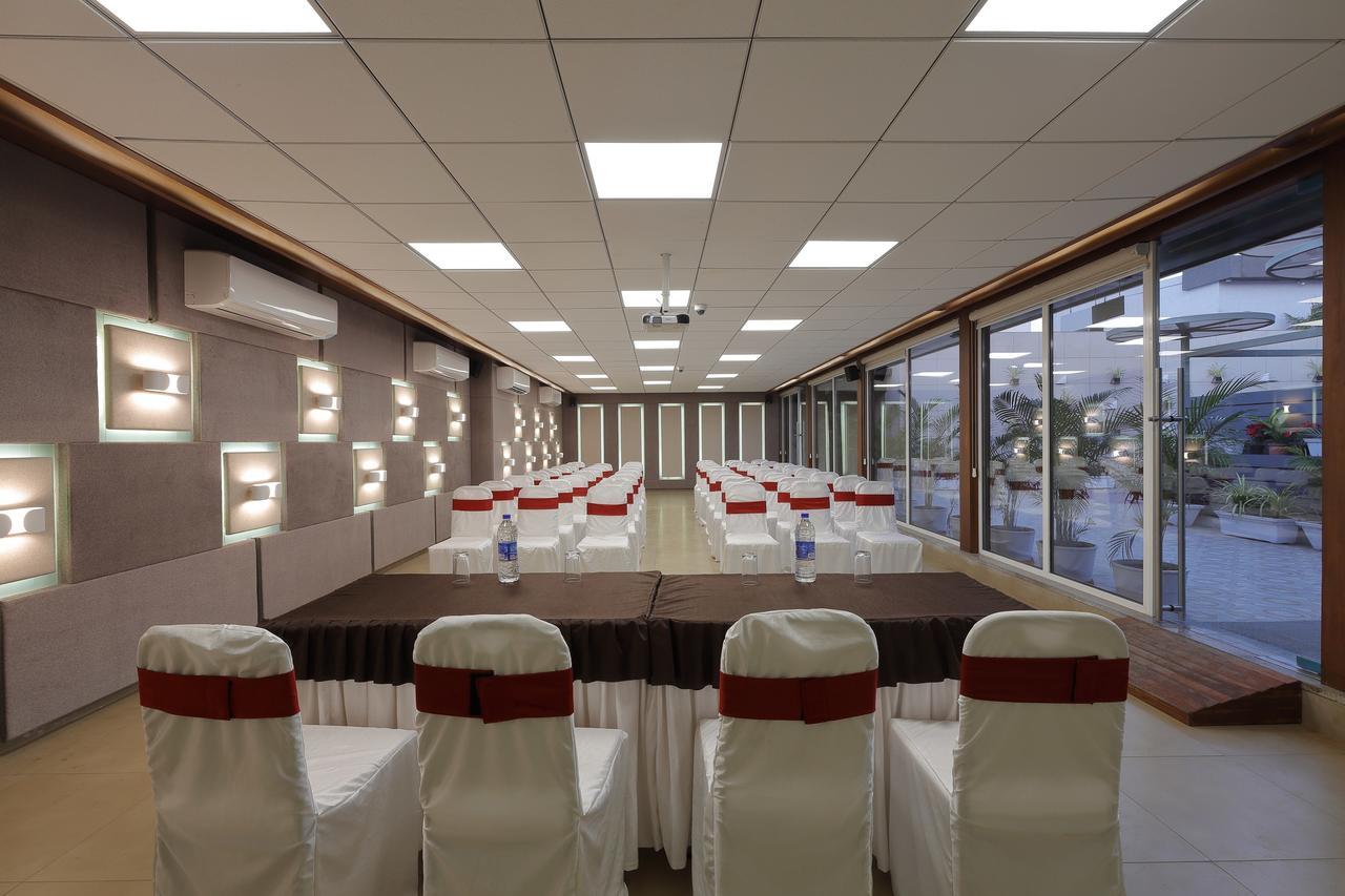 Hotel O Ellis Ahmedabad Eksteriør bilde