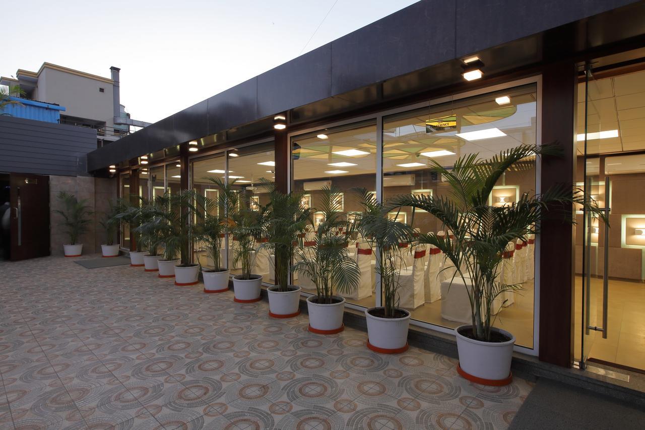Hotel O Ellis Ahmedabad Eksteriør bilde